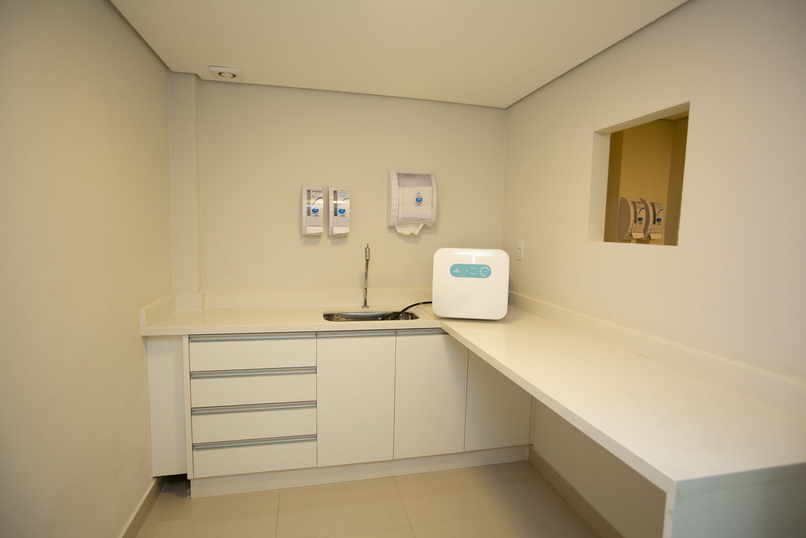 Central de esterilização limpa e organizada da Oral Unic Campo Grande