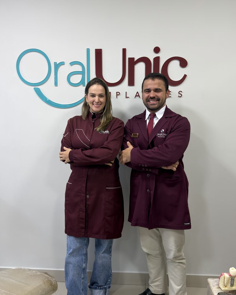 Dra. Luciana Piroli e Dr. Gabriel — cirurgiões-dentistas proprietários