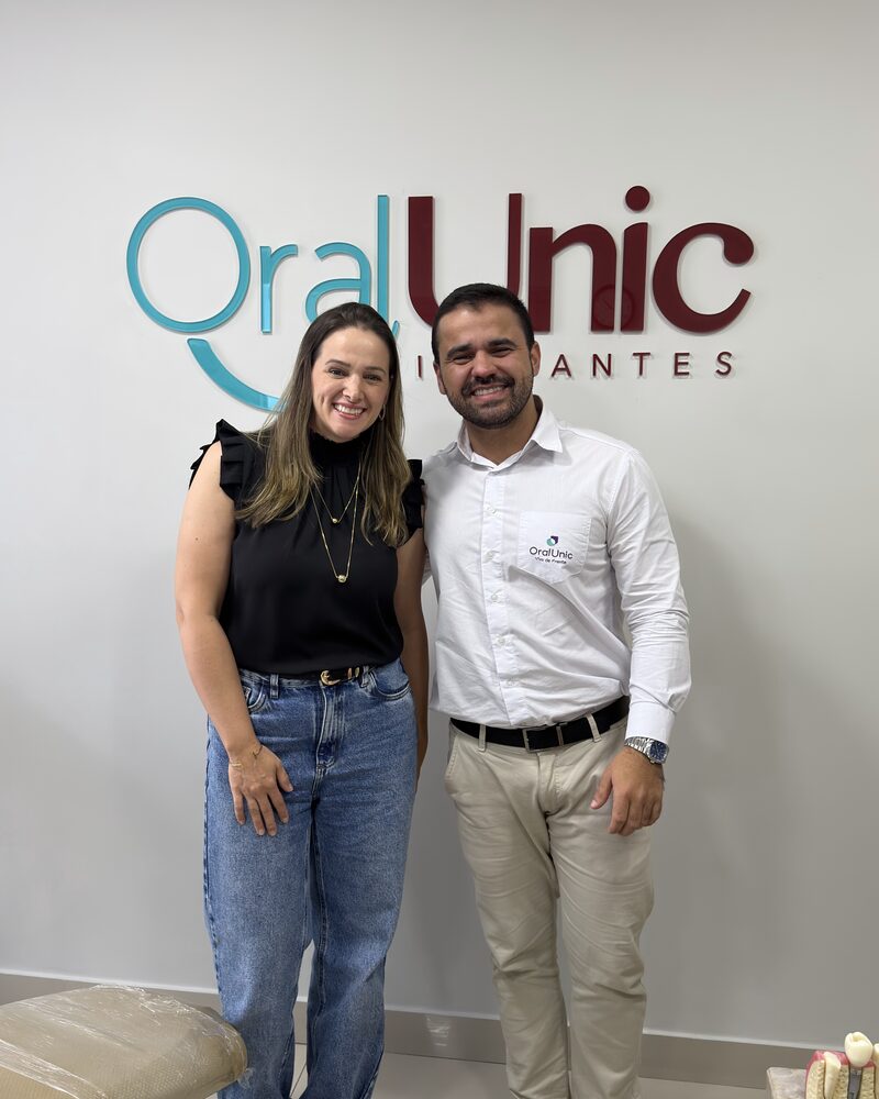 Dra. Luciana Piroli e Dr. Gabriel na recepção da clínica