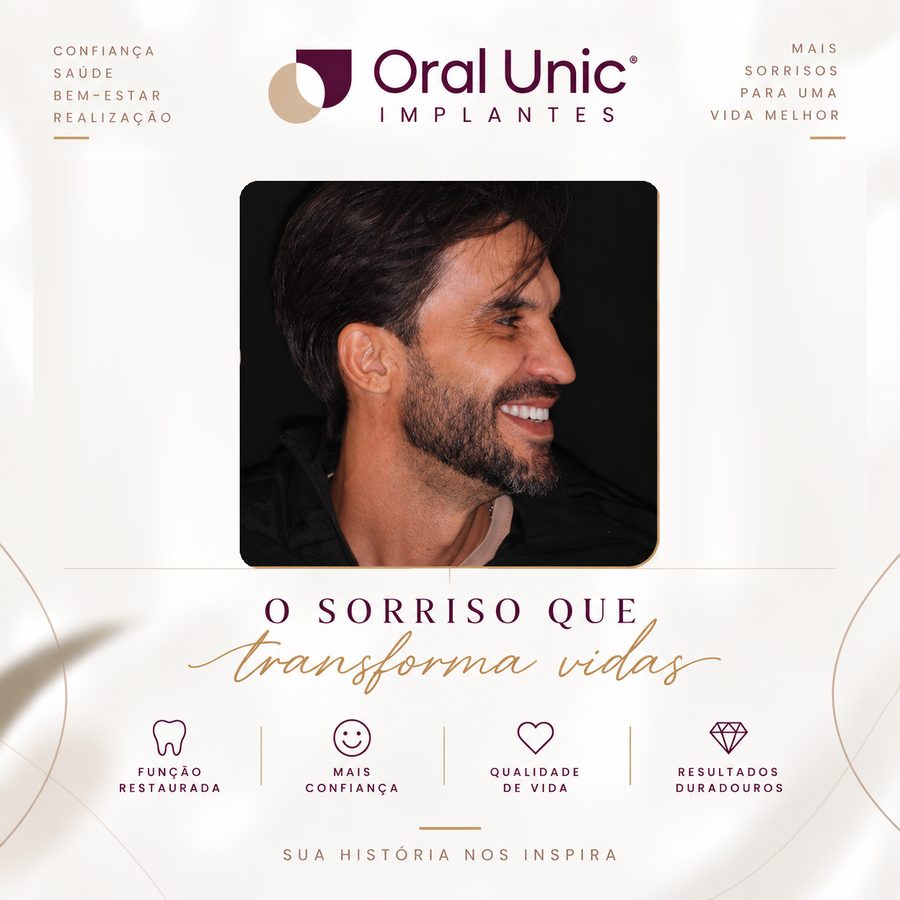Paciente da Oral Unic sorrindo após tratamento com implantes dentários
